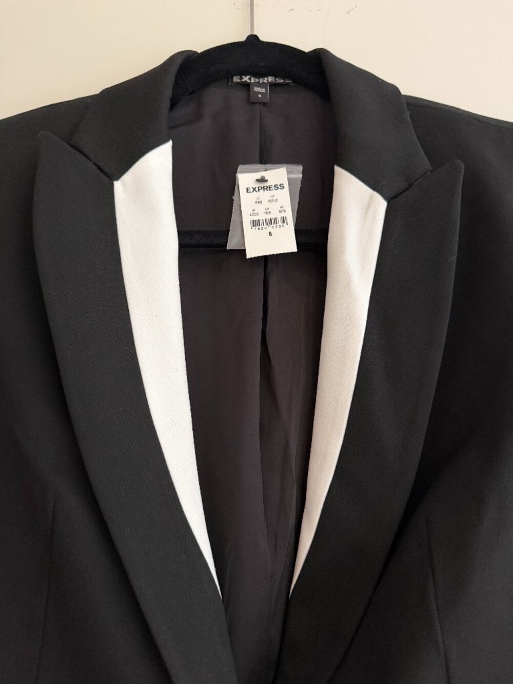 NWT Express Black Tuxedo Blazer White Contrast Lapel Size 8